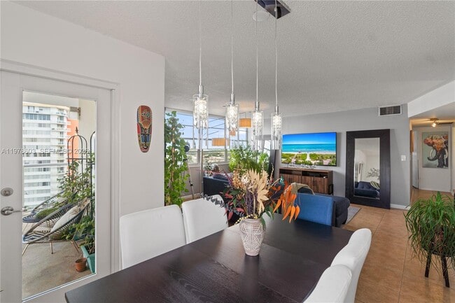 Building Photo - 1351 NE Miami Gardens Dr