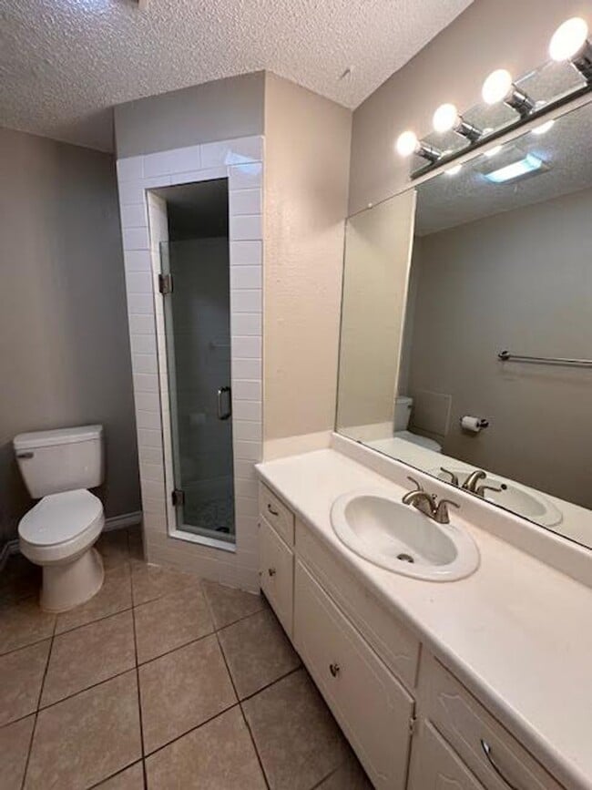 Building Photo - 111 Lindenwood Ln W