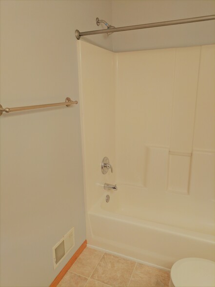 Building Photo - 3625 Vermilion Court North