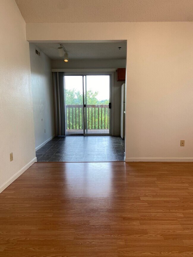 Building Photo - Condominium in FoxPointe