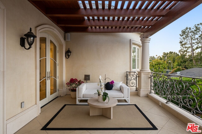 Building Photo - 718 N Rodeo Dr