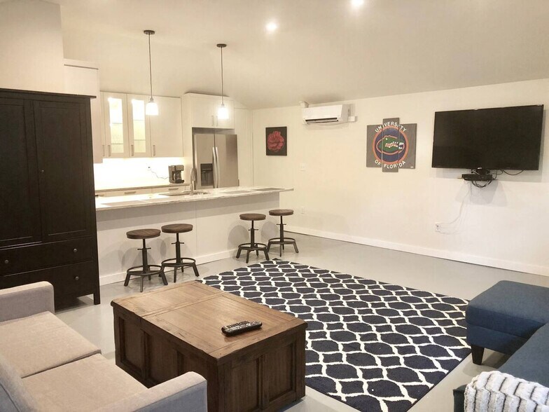 Building Photo - 1929 NW 7th Ln