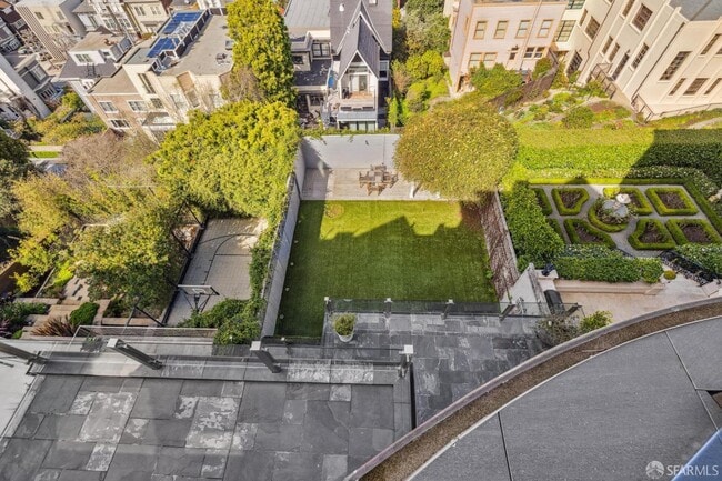 Building Photo - 2336 Broadway