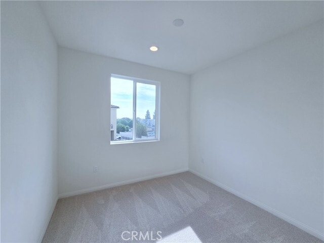 Building Photo - 2420 E Lincoln Ave