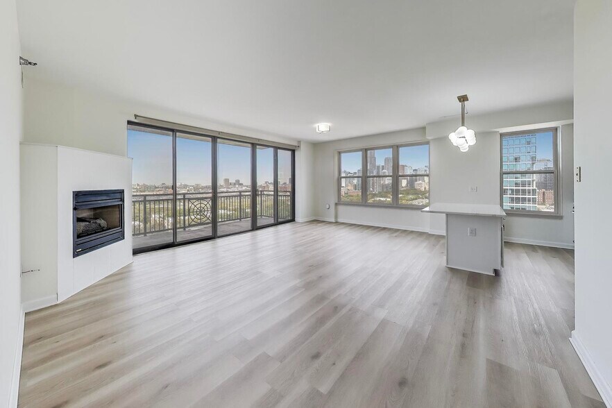 Building Photo - 5 E 14th Pl