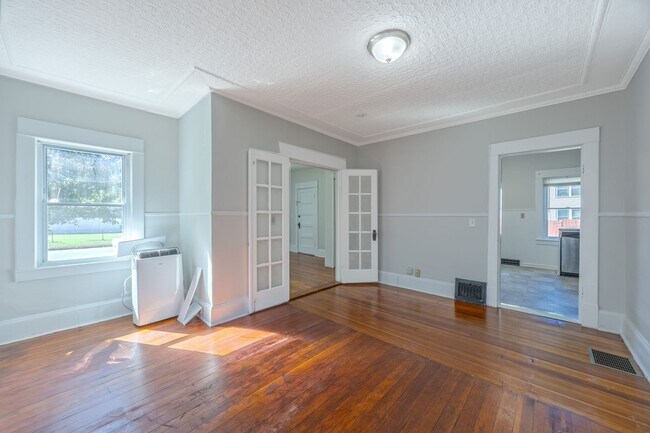 Building Photo - 182 Narragansett Blvd