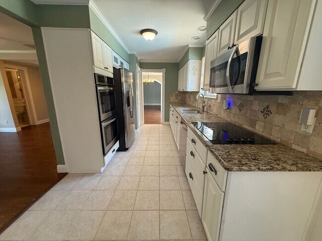 Building Photo - Gulf Breeze - Proper - 5 bedroom, 3.5 bathroom with pool and lawn care included