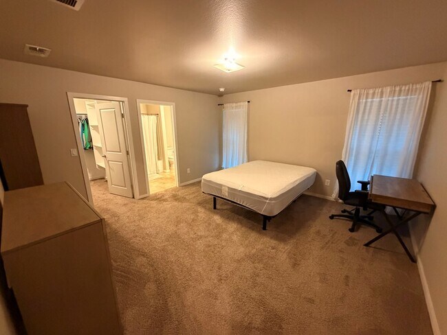 Building Photo - 1109 Wagon Wy.