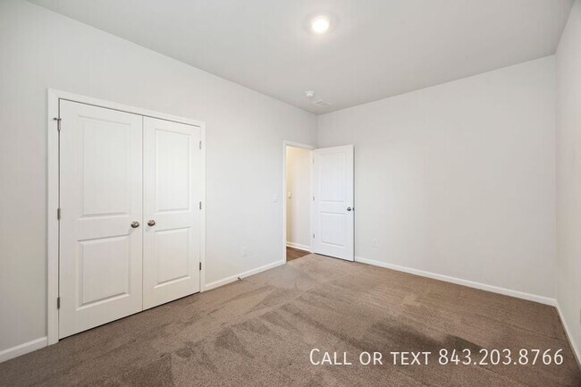 Building Photo - 103 Green Passage Ln