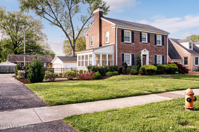 Building Photo - 2418 Brighton Dr