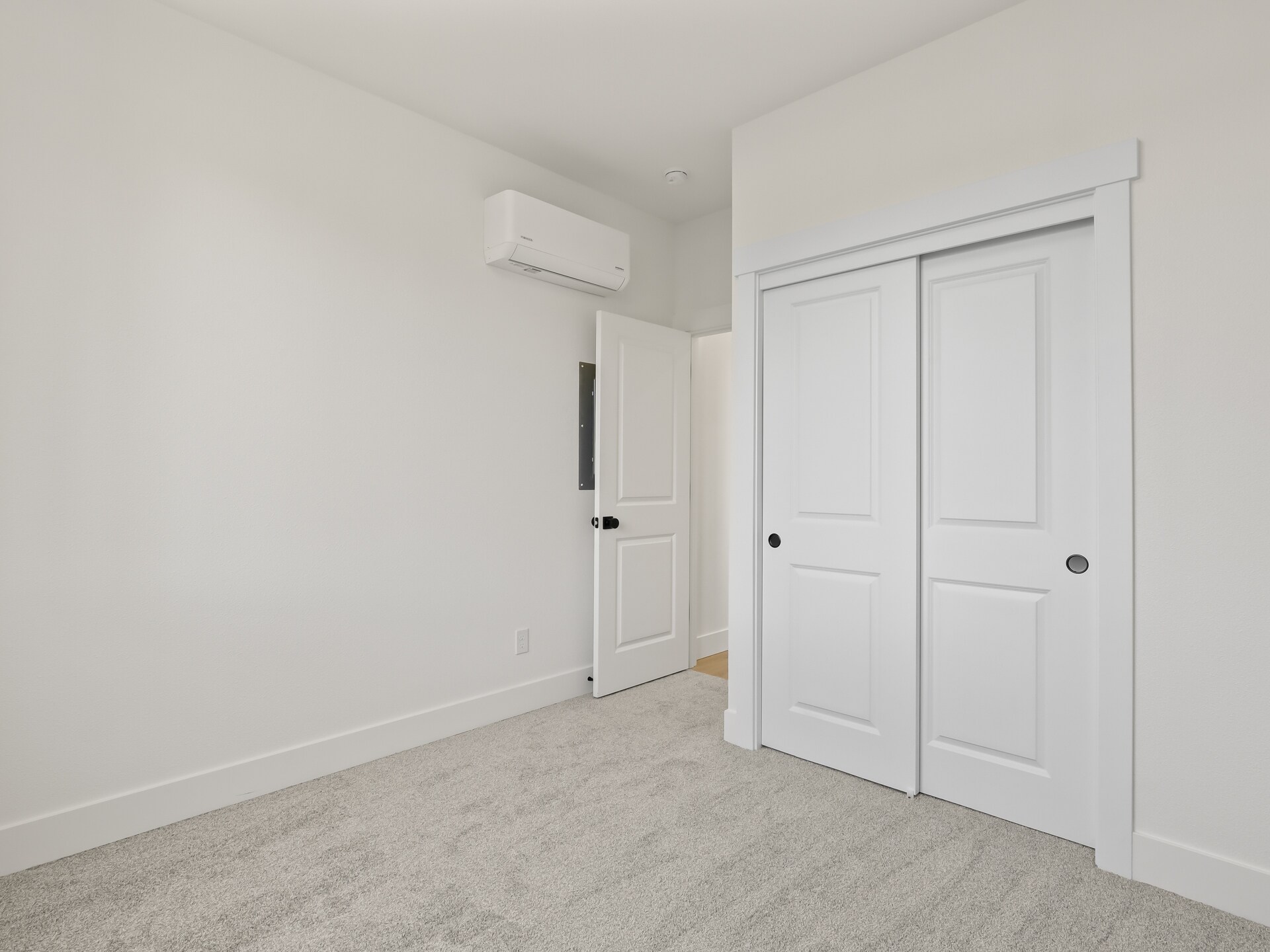 Building Photo - 7490 SE 51st Ave