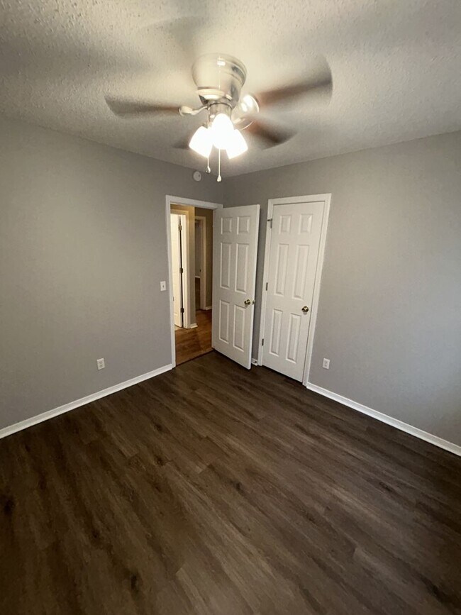 Building Photo - Charming 3-Bed, 2-Bath Home with Garage in...