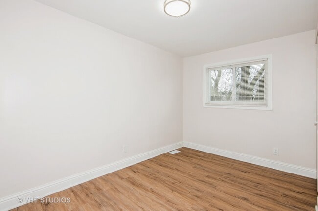 Building Photo - 452 Mallview Ln