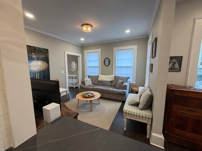 Building Photo - 102 Front St