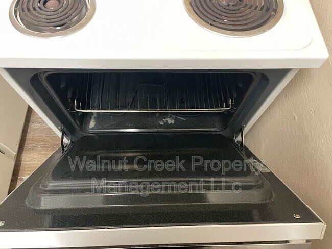 Building Photo - 6968 Lake Ave