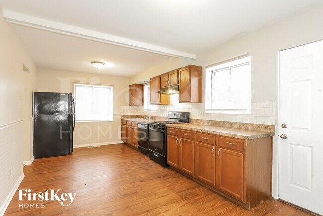 Building Photo - 1237 Balmoral Ave