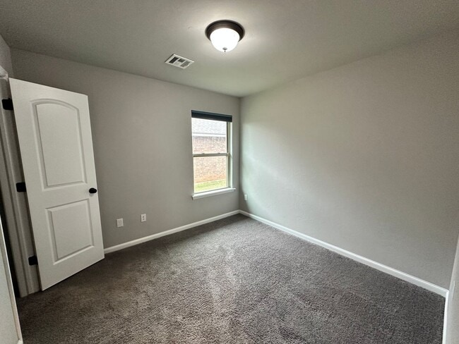 Building Photo - 4 Bed, 2 Bath Home for Rent in Edmond (Dee...