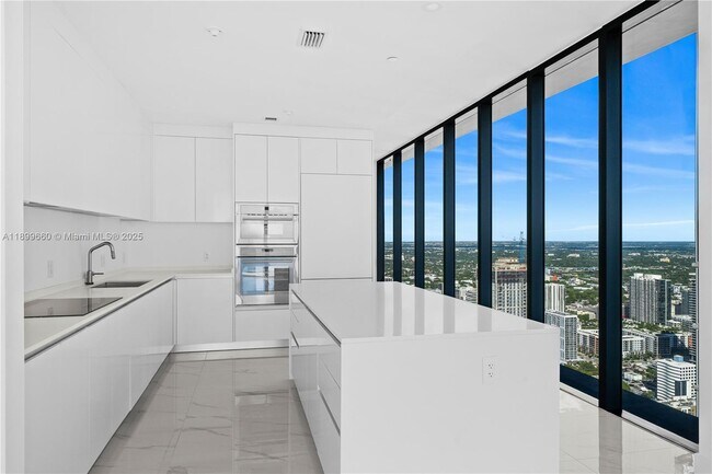 Building Photo - 700 NE 24th St