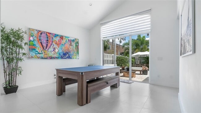 Building Photo - 321 SW 194th Ave