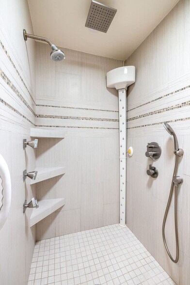 Building Photo - 1023 Sea Village Dr