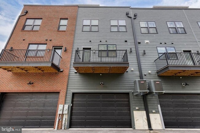 Building Photo - 909 Grundy St