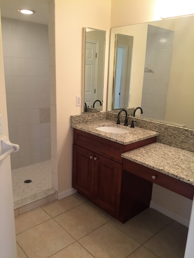 Building Photo - SE Cape Coral Duplex Unit