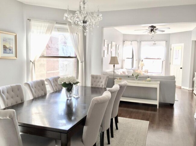 Primary Photo - 2 bedroom in Chicago IL 60657