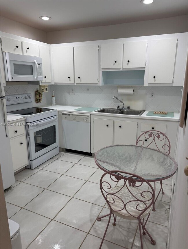 Building Photo - 250 181 Dr