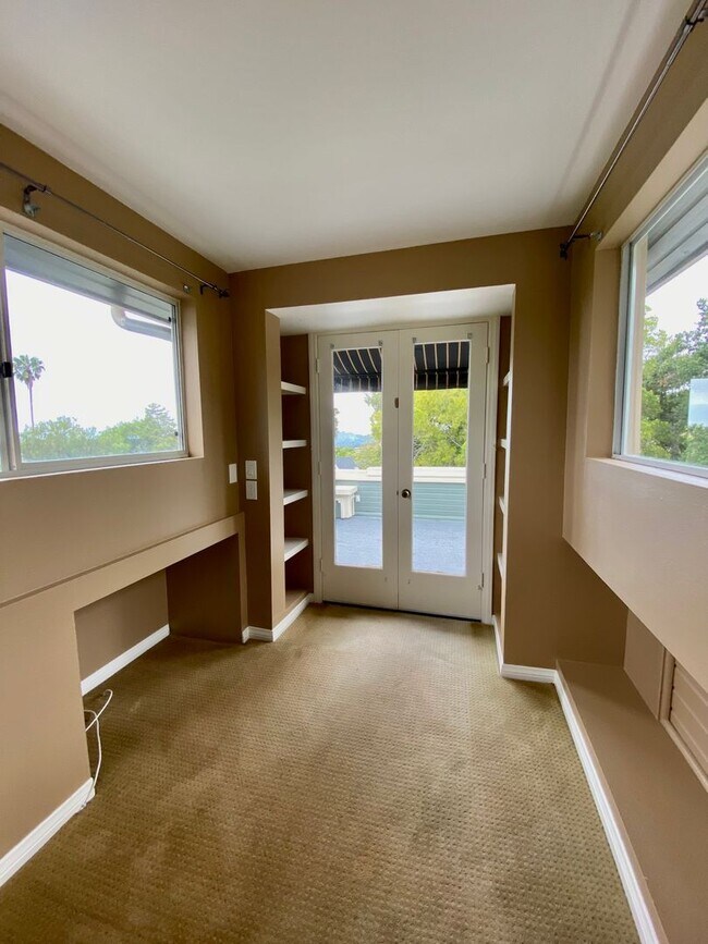 Building Photo - Beautiful 3 Bedroom Mission Canyon Home wi...