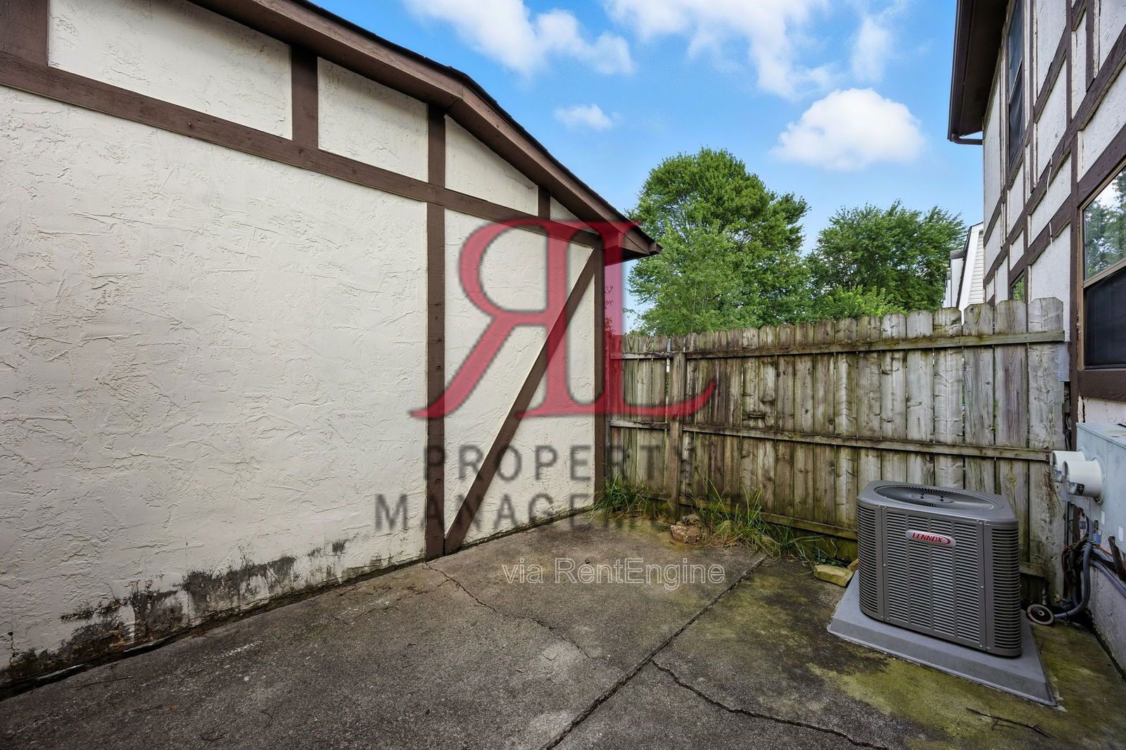 Building Photo - 1094 Farmlane Dr
