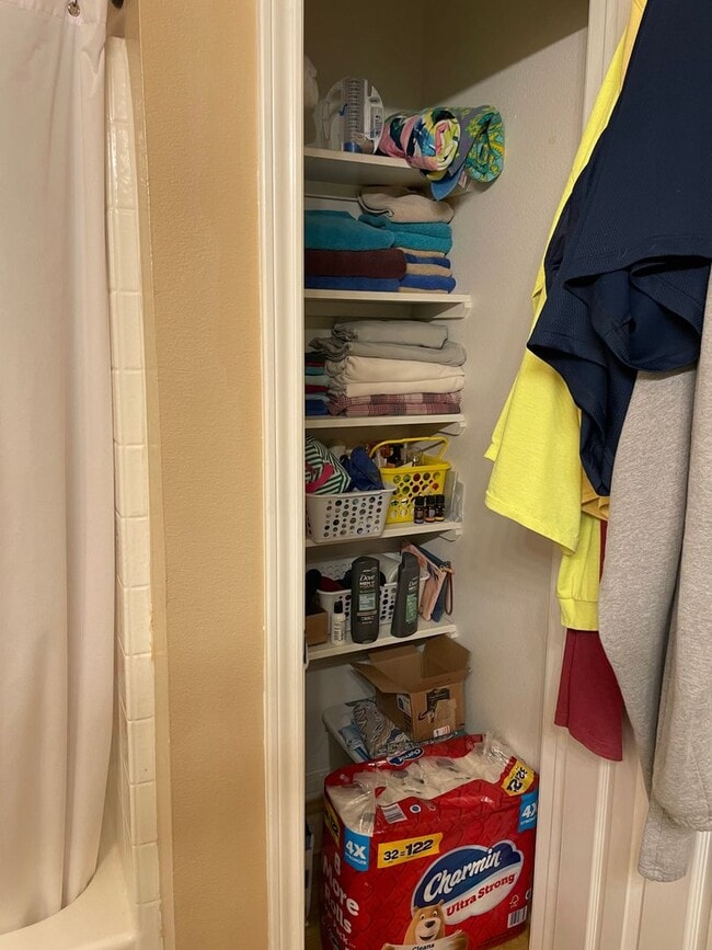 Building Photo - MAY PRE-LEASE!!!!  Adorable 3 Bedroom Home in Westfield