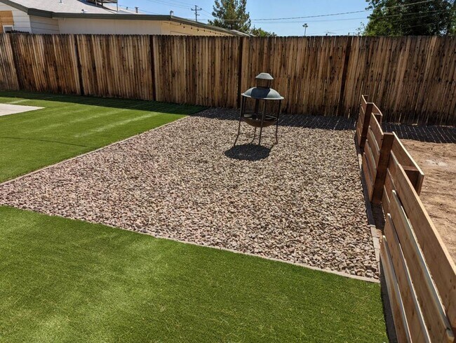 Building Photo - 1343 E Osborn Rd