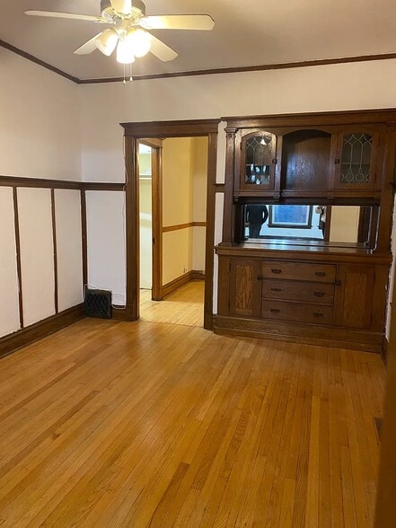 Building Photo - 844 W Aldine Ave