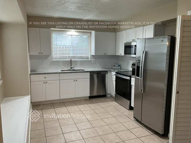 Building Photo - 2902 Early Turn Dr