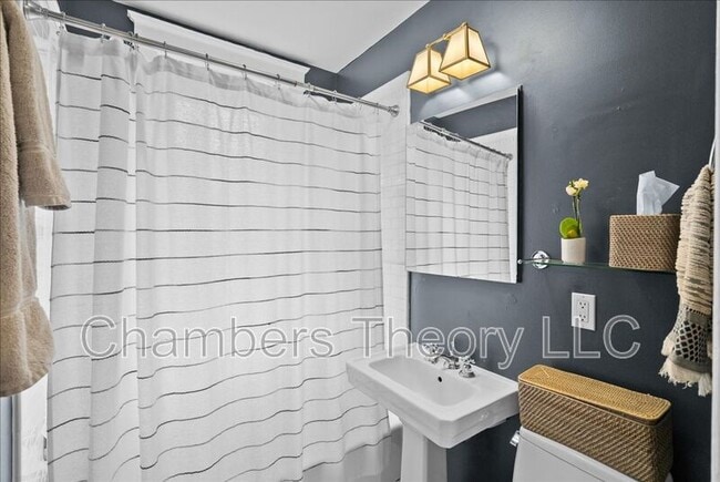 Building Photo - 23 E Walnut St