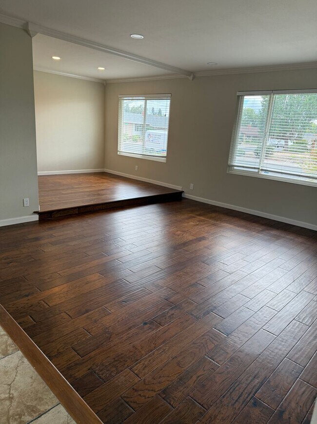 Building Photo - 1816 Boxwood Dr