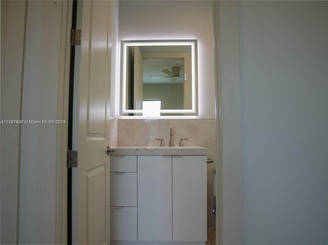 Building Photo - 8410 SW 65th Ave