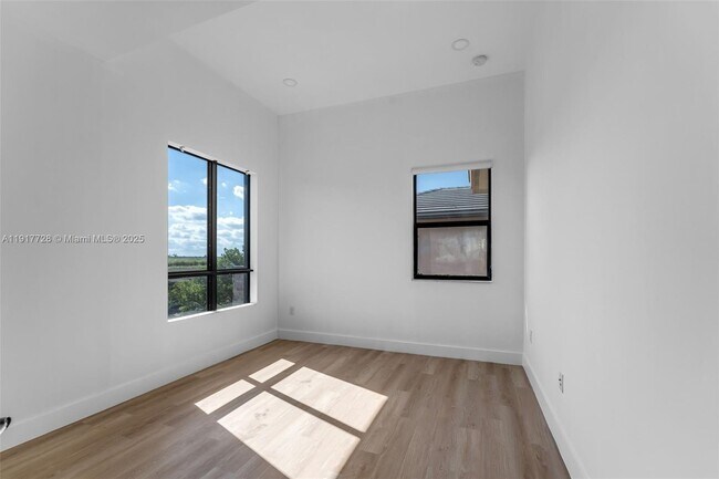 Building Photo - 16175 SW 136th Terrace