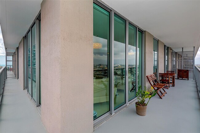 Building Photo - 1111 SW 1st Ave