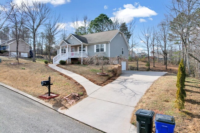 Building Photo - 217 Home Pl Ct SE