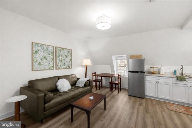 Building Photo - 380 Broadview Ave