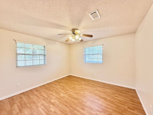 Building Photo - 67 N 69th Ave