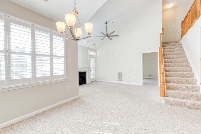 Building Photo - 400 Symphony Cir