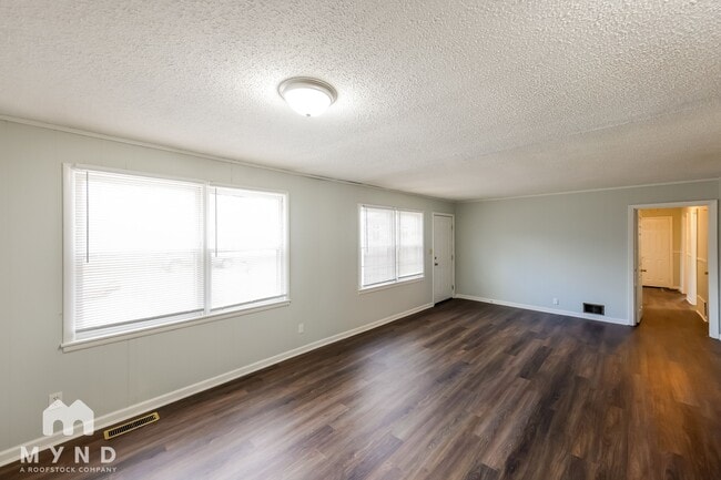 Building Photo - 217 Marshall Dr