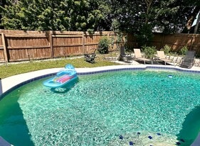 Building Photo - 5015 Ashmeade Rd