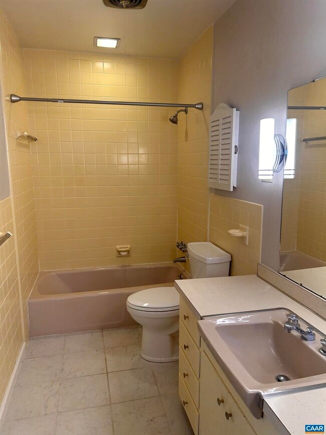 Building Photo - 214 Montvue Dr