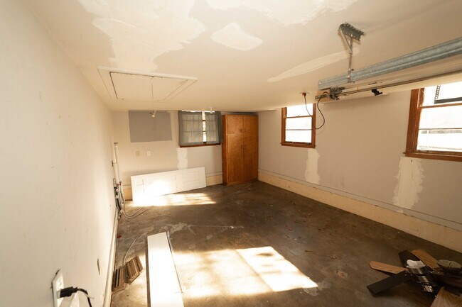 Building Photo - Charming Old Hickory Cottage with Vintage Character