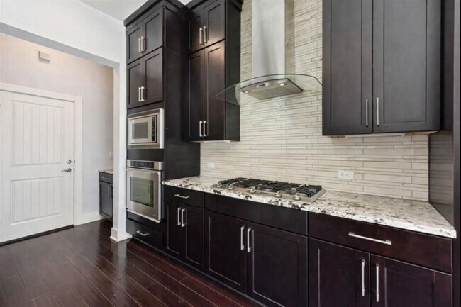 Building Photo - 8110 Ranch Road 2222