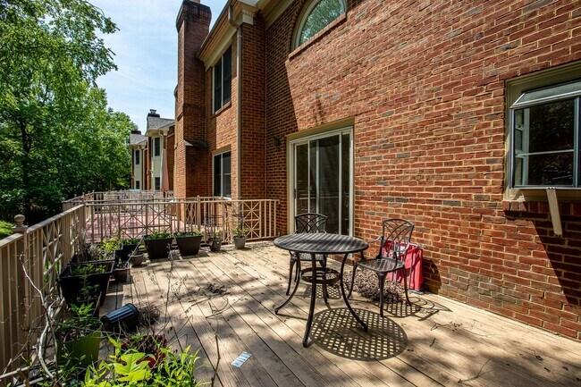 Building Photo - Impressive 3 BR/2 Full BA & 2 Half BA EOG Townhome in Decoverly Adventure!