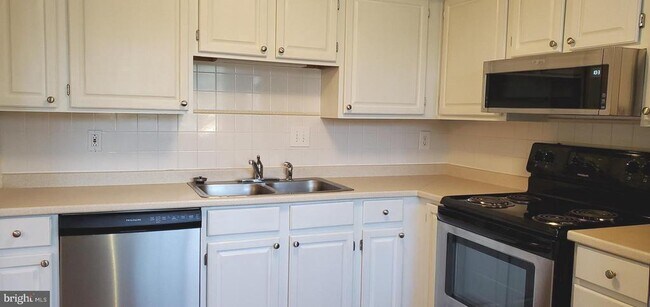 Building Photo - 505 Cross Ridge Ct